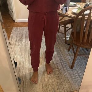 lululemon athletica scuba joggers in Mulled Wine
